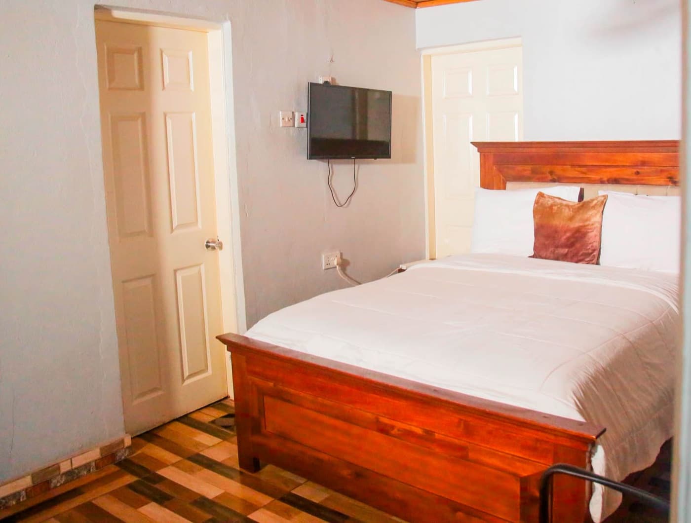 A single room with a wall-mounted television at JC Guest House