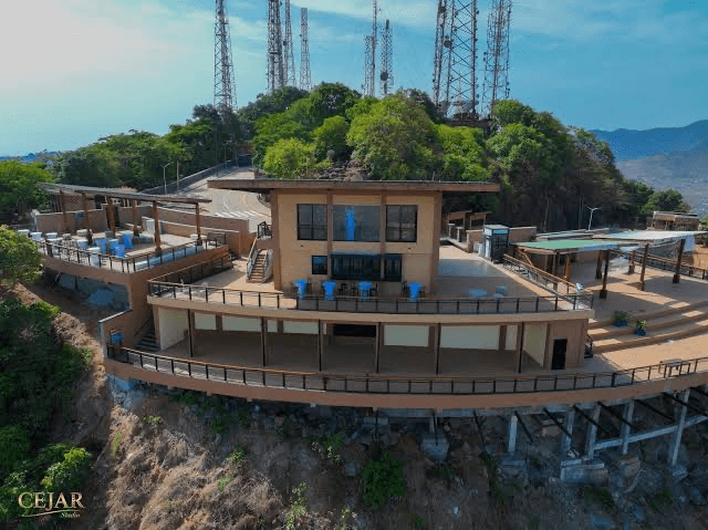 The hillside viewing decks at Leicester Peak